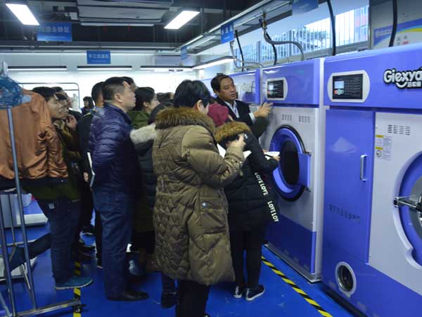 在镇上开个干洗店怎么样?干洗投资行业迎来大发展