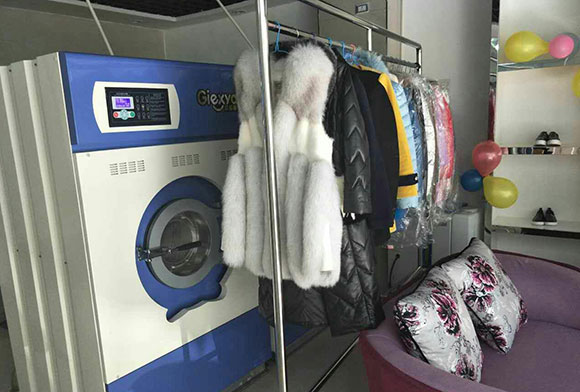 <a href='//m.lindaellia.com/aboutus.html'>洁希亚国际洗衣</a>九龙大道店4