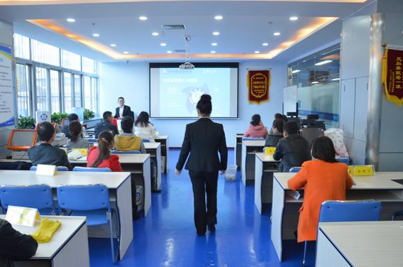 开干洗店赚钱吗